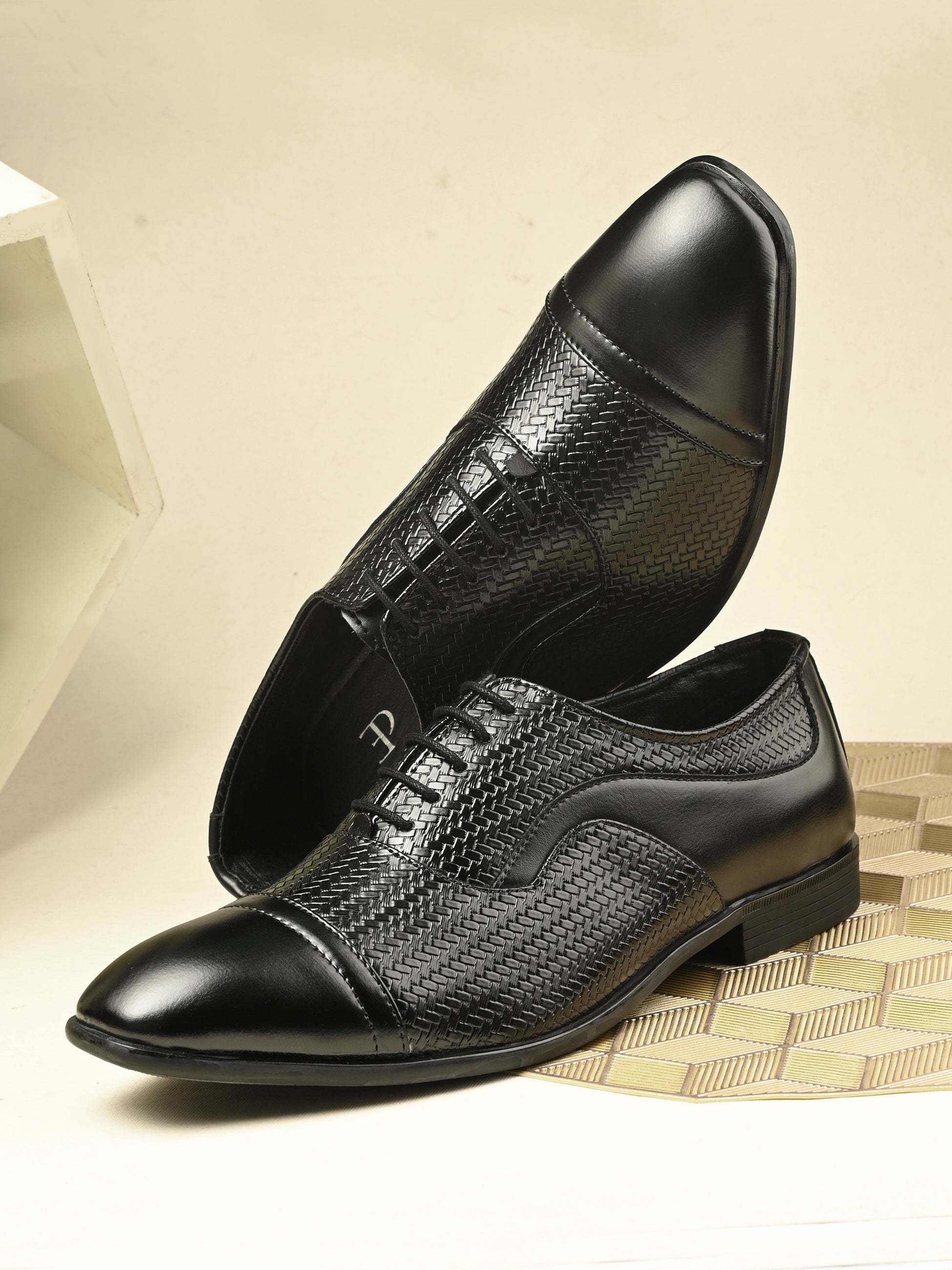 Men Textured Formal Oxford in black with a lace-up design, textured pattern, and smooth toe cap.
