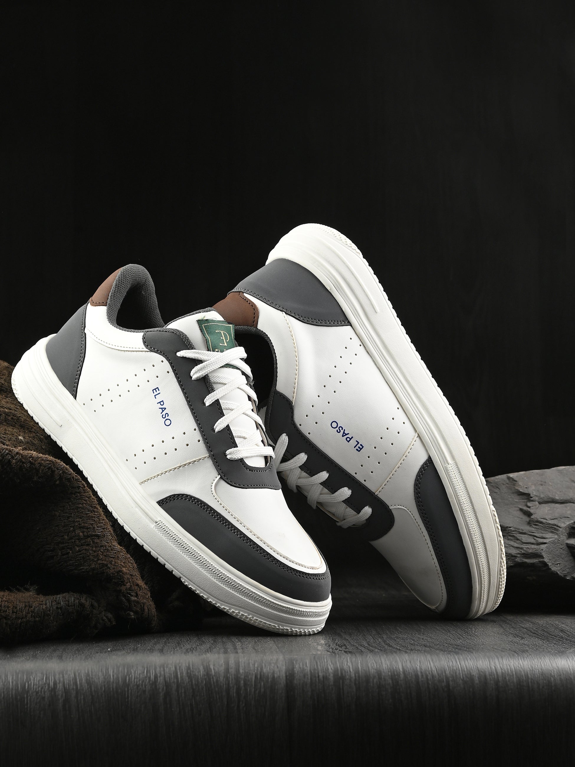 Colourblocked Round Toe Lightweight Sneakers for men