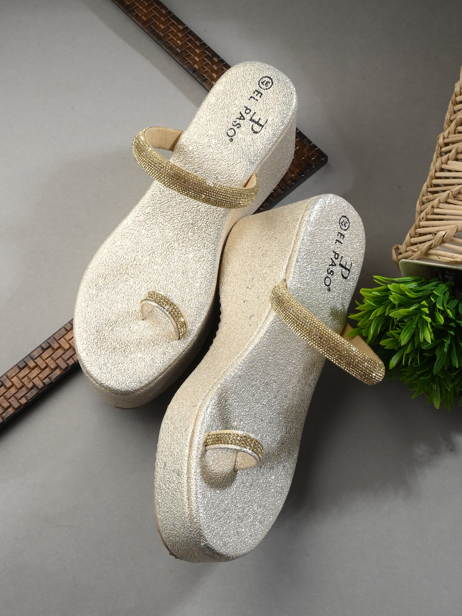 One-Toe Golden Shimmering Wedge Heel For Women