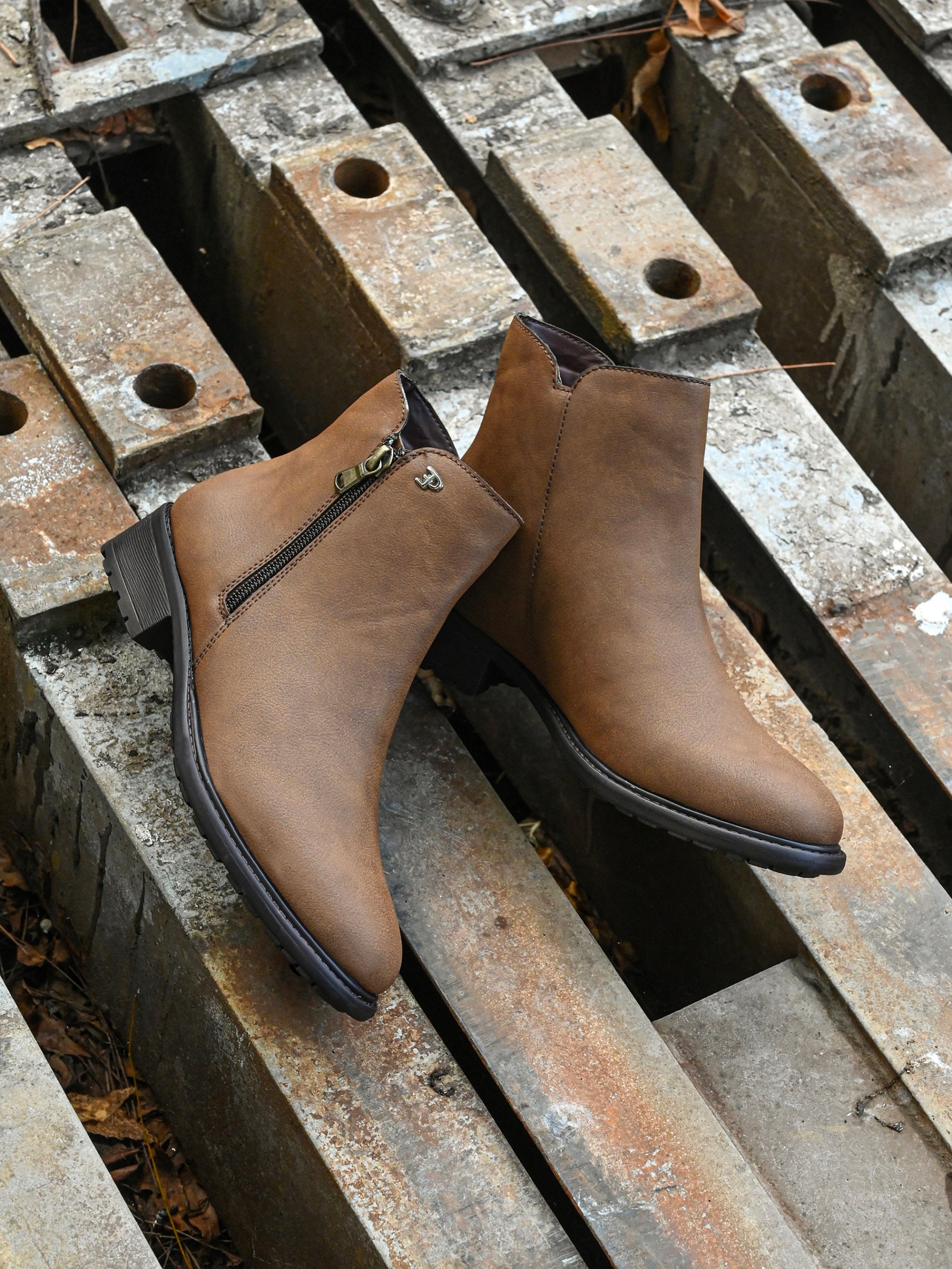Classic Brown Zip-Closure Boots For Women
