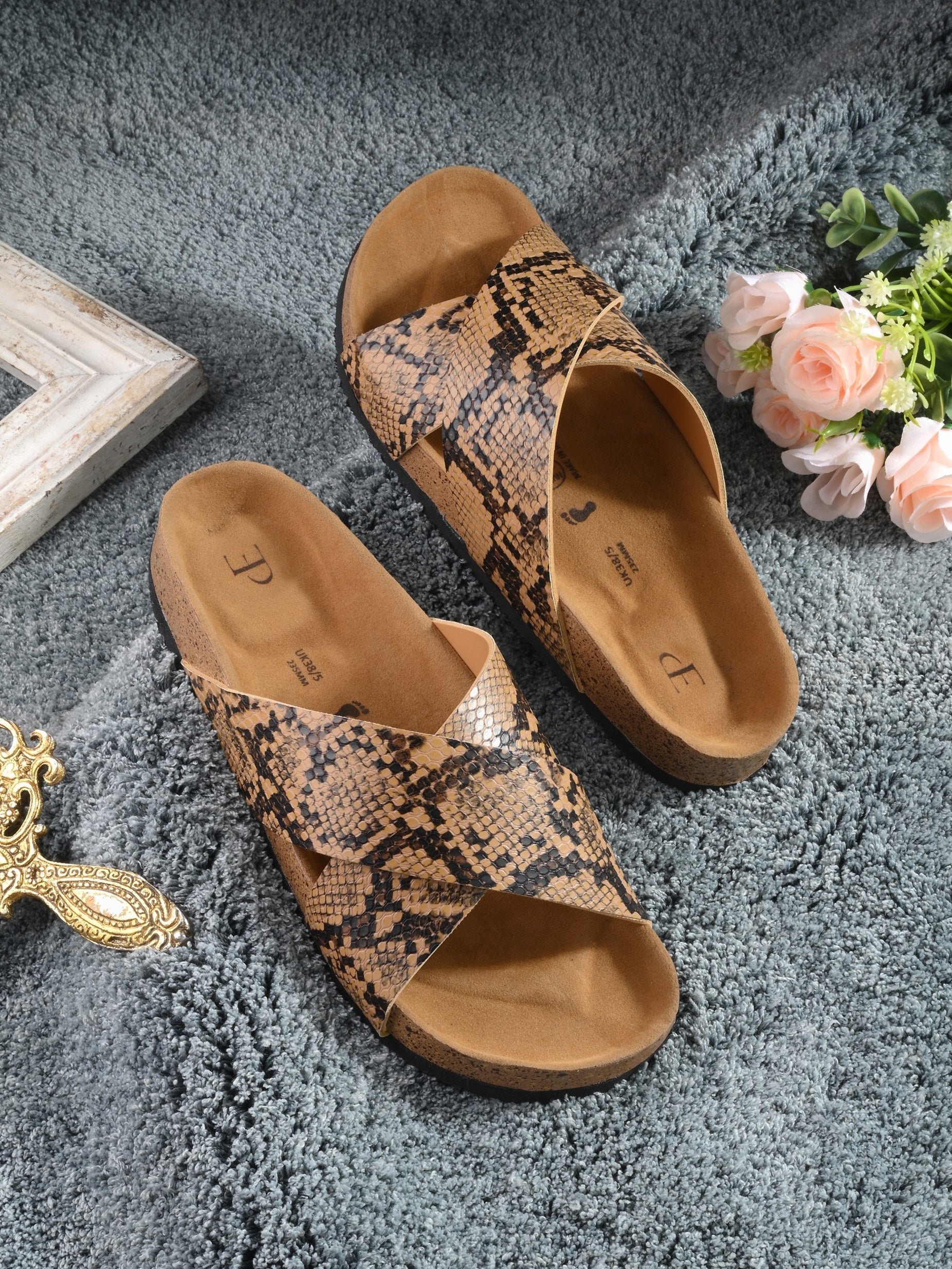 Sable Cross Strap Platform For Women - El Paso Fashion