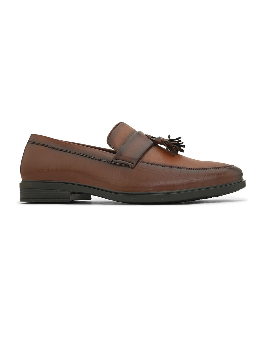 A brown El Paso loafer featuring stylish tassels on the side, showcasing a classic and elegant design.