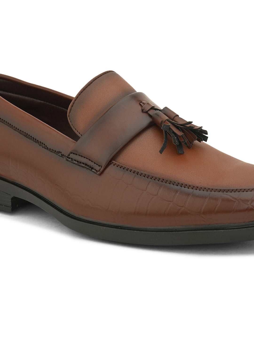 A brown El Paso loafer featuring stylish tassels on the side, showcasing a classic and elegant design.