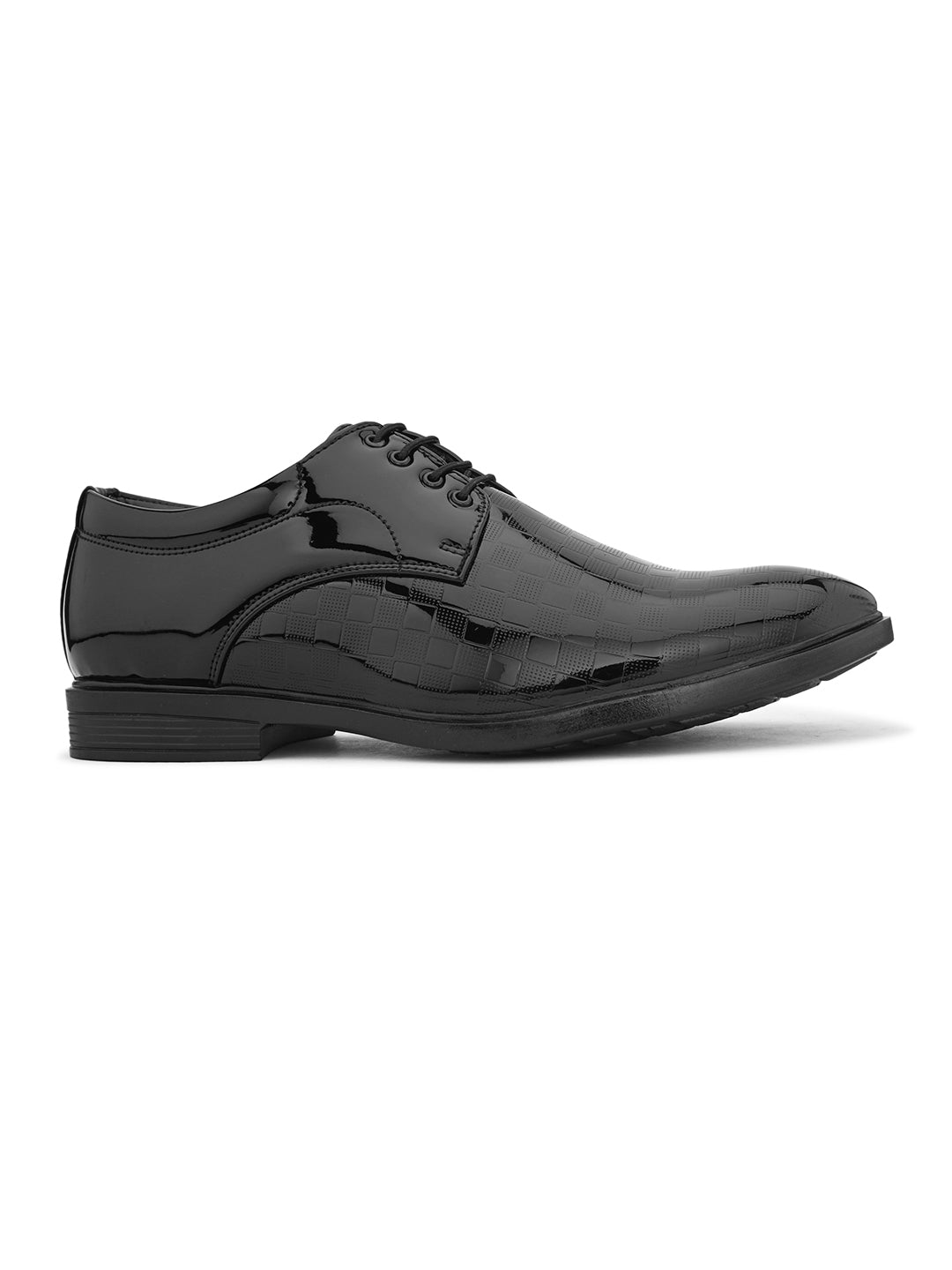 A mage of Men Leather shoes with shining texture and lace-up design