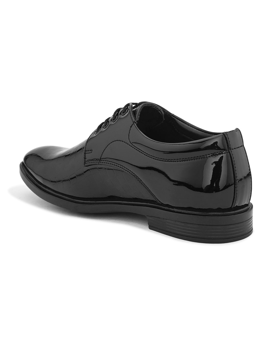 A mage of Men Leather shoes with shining texture and lace-up design