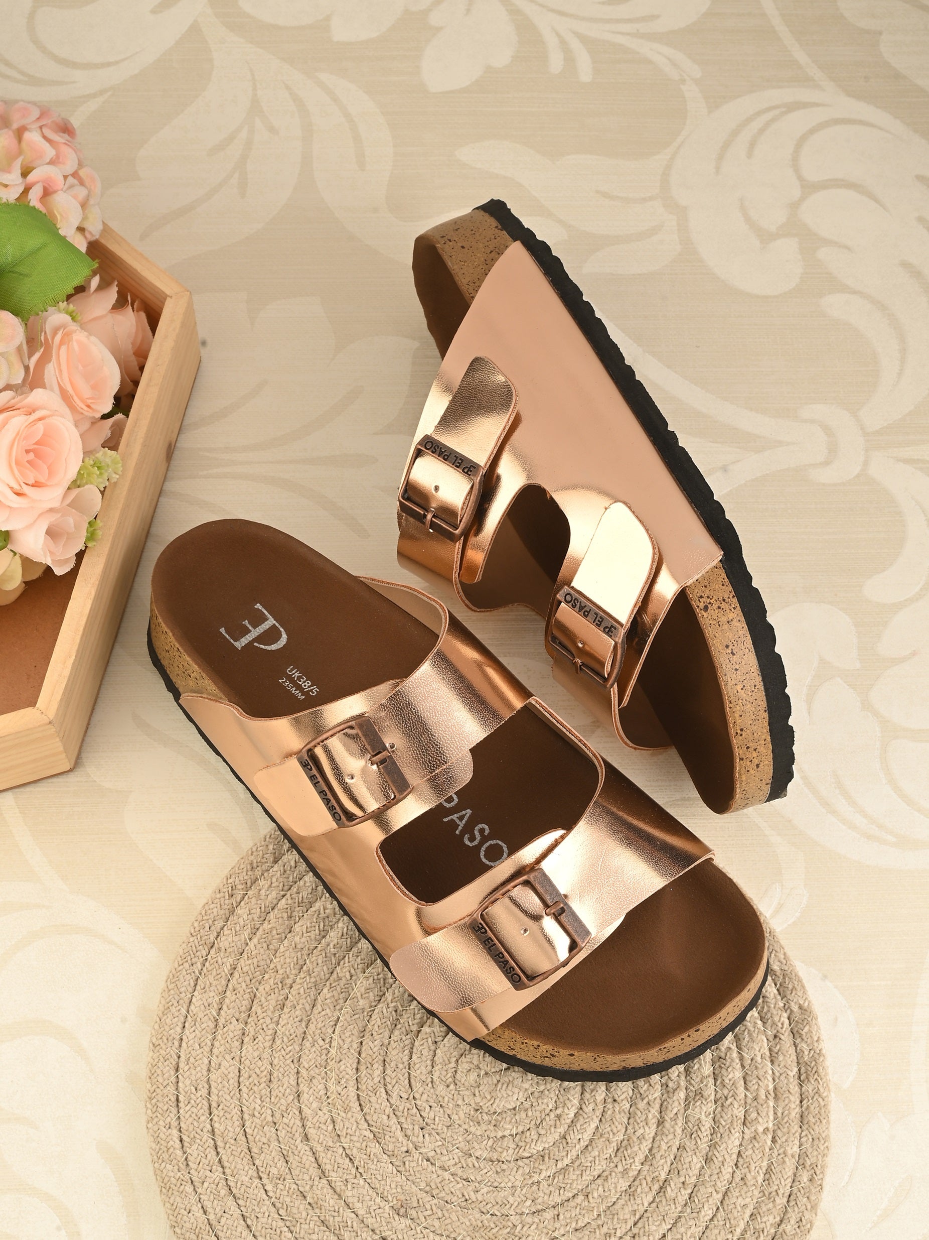 Women's casual flat heel buckle strap sandal