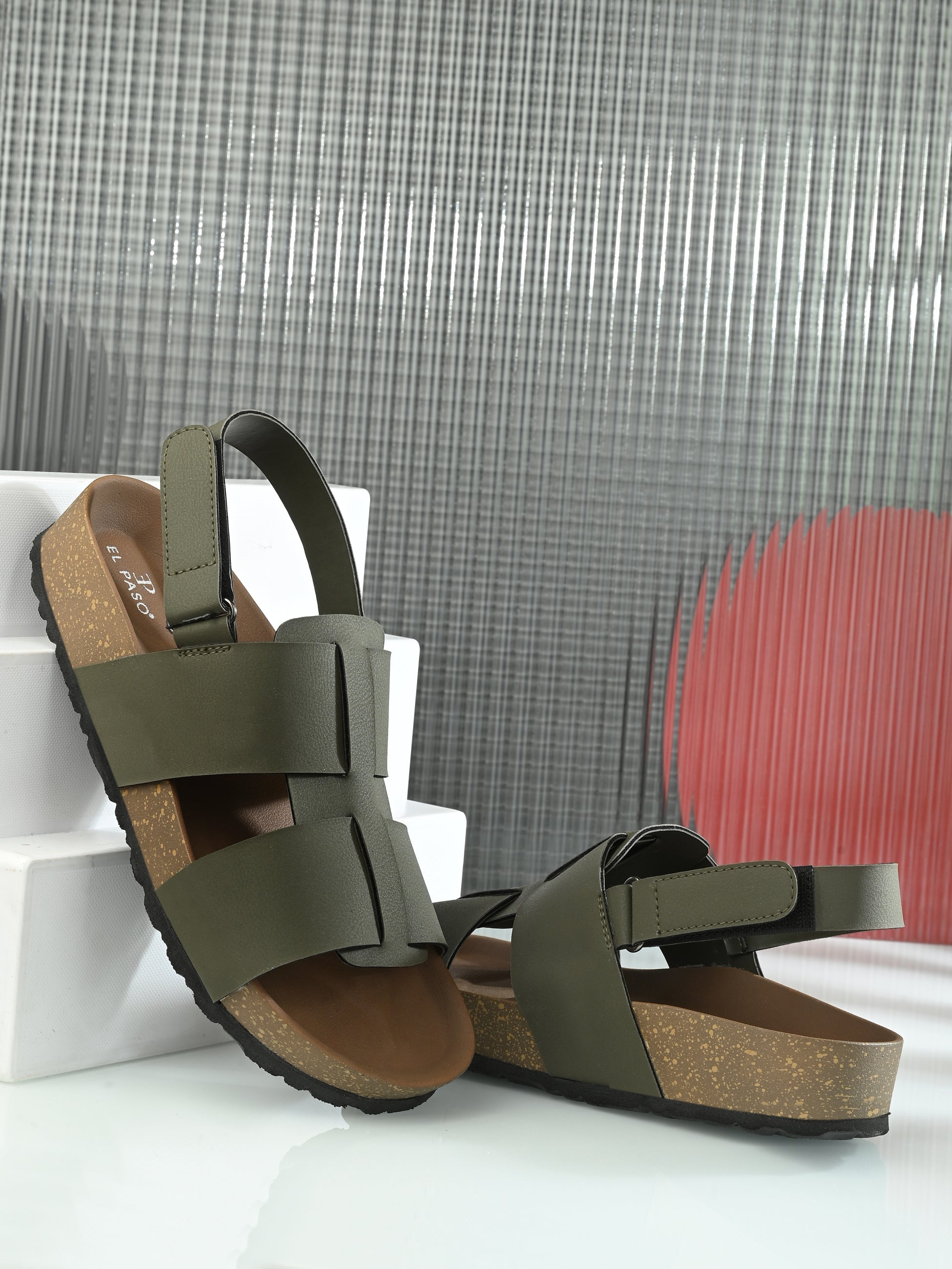 Men's casual  flat heel buckle strap sandal with back strap closure