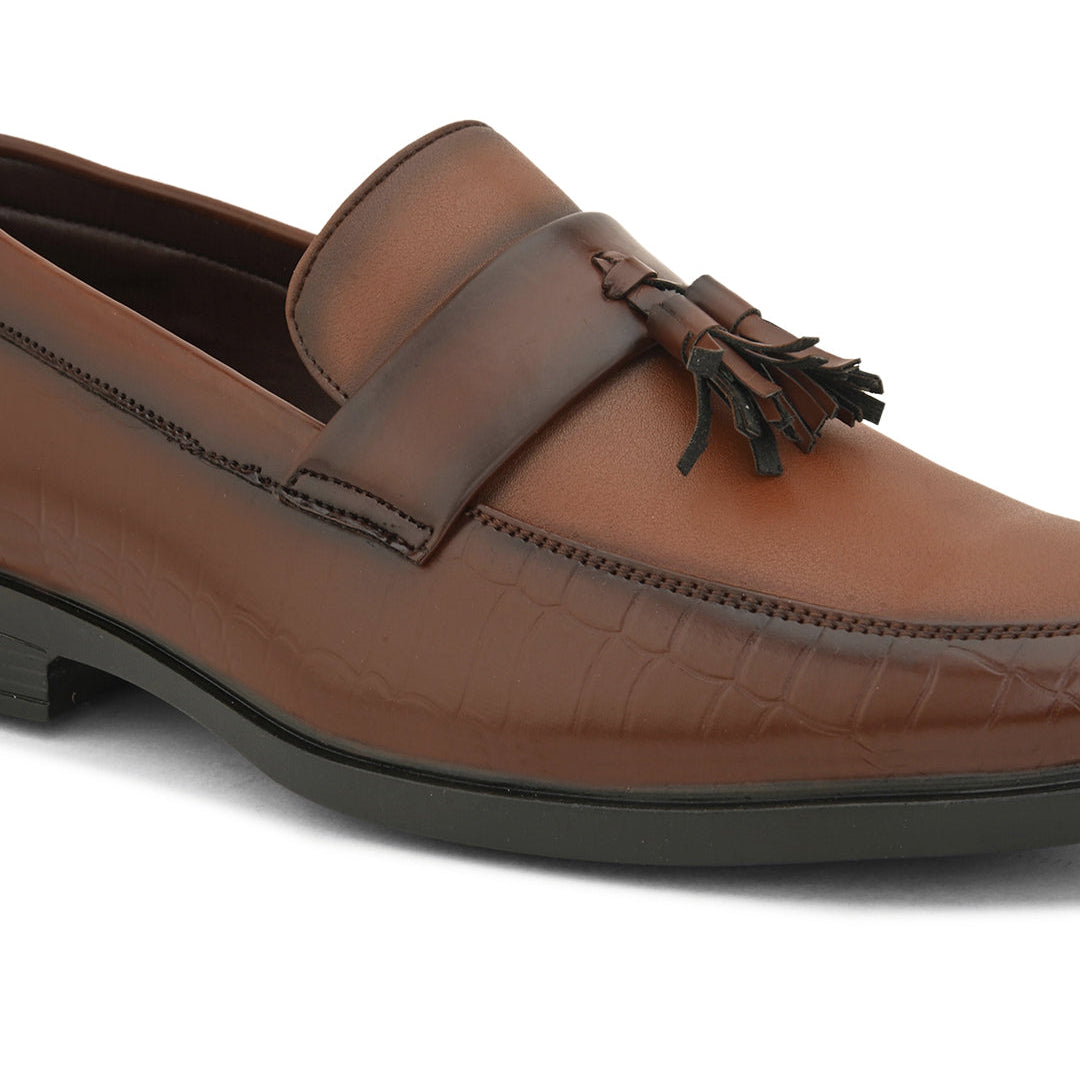 A brown El Paso loafer featuring stylish tassels on the side, showcasing a classic and elegant design.
